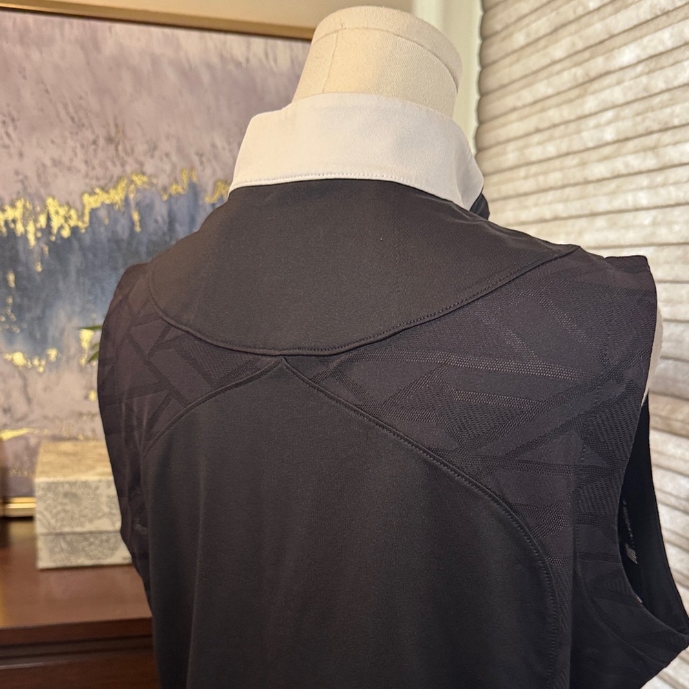 Woman's Annika by Cutter and Buck Black with White Collar Golf Shirt. Size Large - Picture 6 of 7